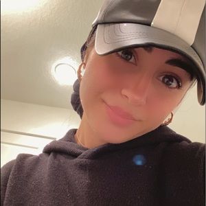 Meet your Posher, Liel